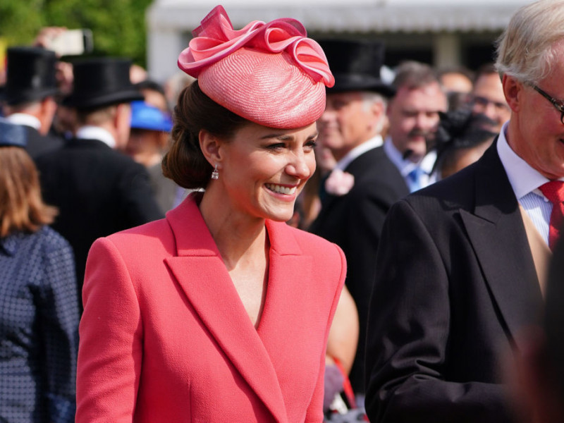 Kate Middleton - Superbă la primul său garden party din acest an