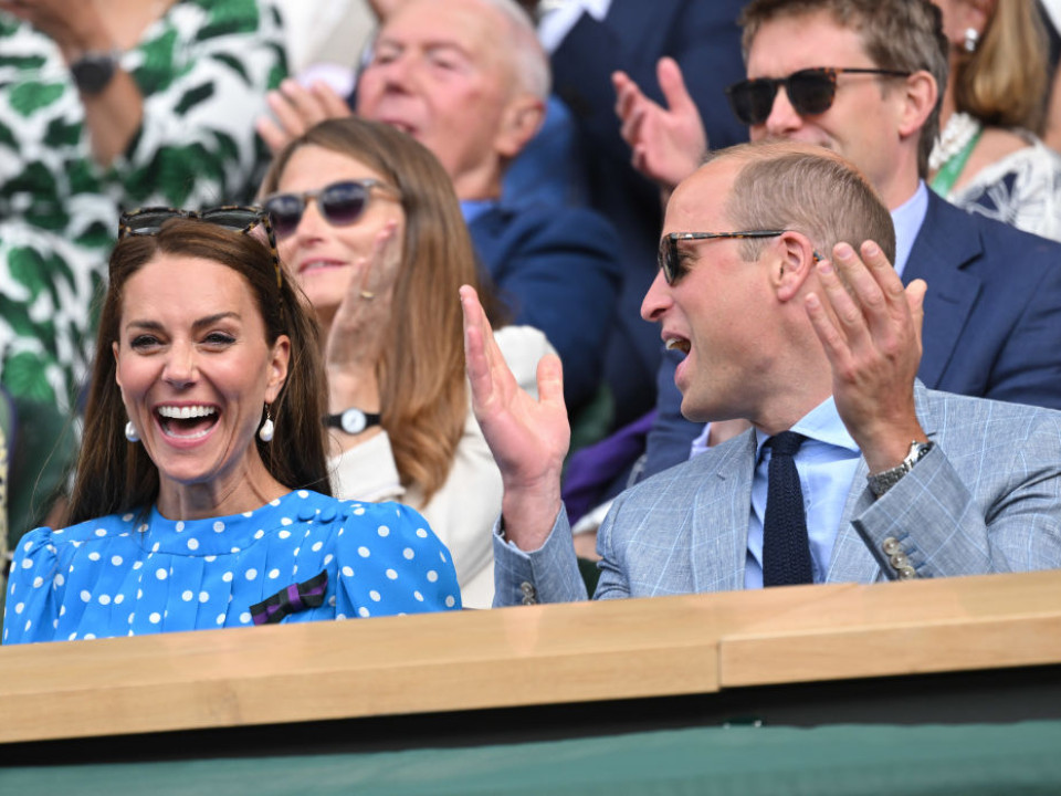 Kate Middleton şi Prinţul William, în tribune la Wimbledon. Ducesa de Cambridge a respectat dress code-ul turneului