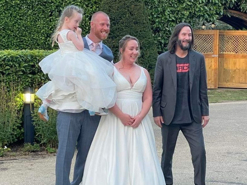 Keanu Reeves, “oaspetele foarte special” al unei nunţi obişnuite din Anglia