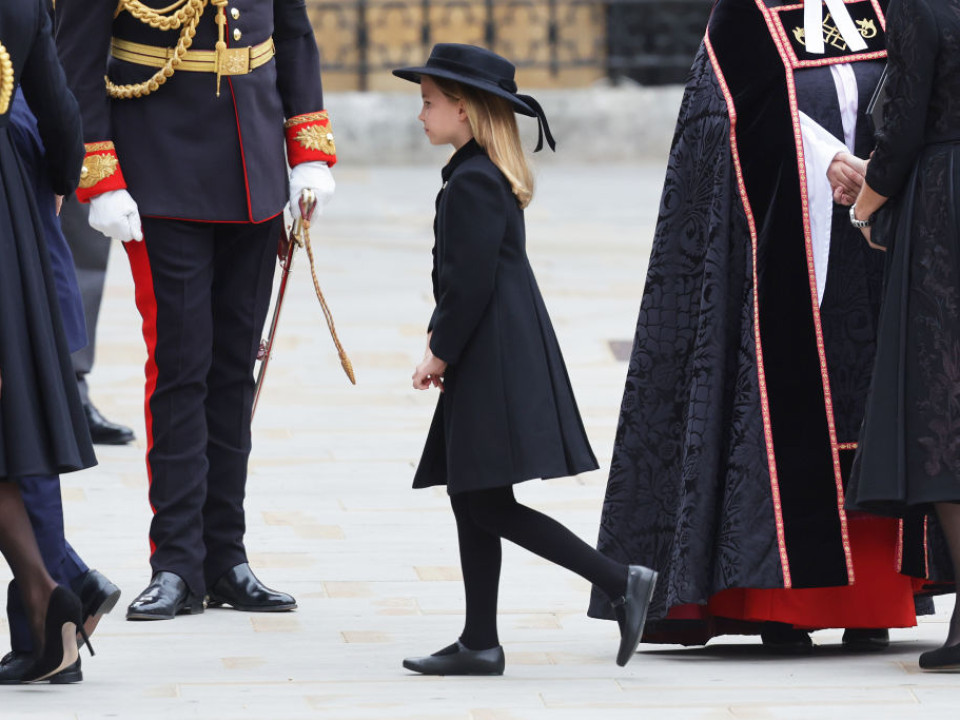 Lacrimile şi omagiul Prinţesei Charlotte la înmormântarea Reginei Elisabeta a II-a