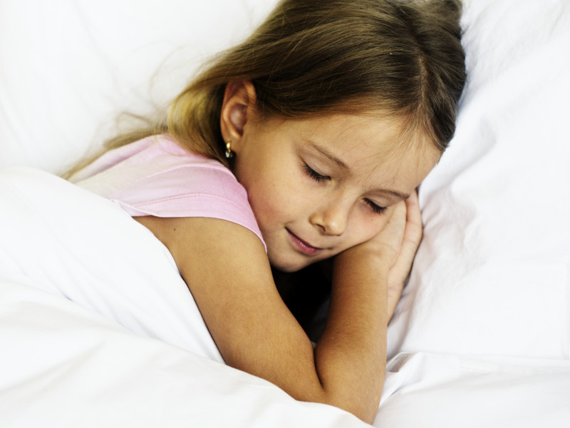 Cât ar trebui să te asiguri că doarme copilul tău