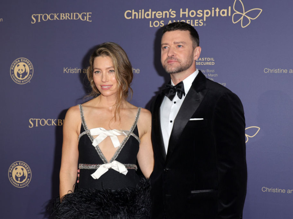 Justin Timberlake şi Jessica Biel, stylish pe covorul roşu al unui eveniment caritabil