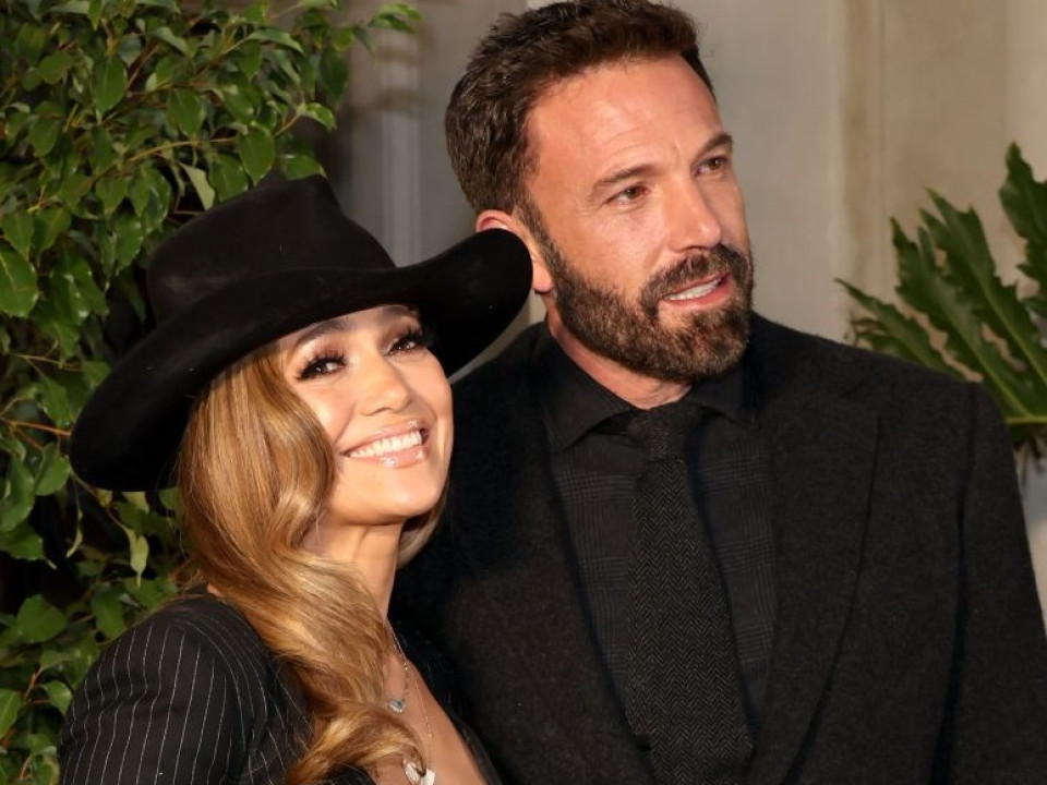 Jennifer Lopez şi Ben Affleck - Prima apariţie pe covorul roşu după ce s-au căsătorit