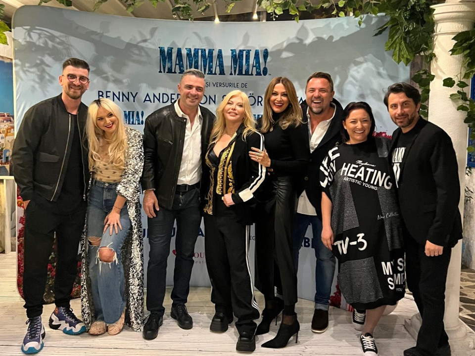 Reuniune „Mamma Mia!“: Artiștii din „Mamma Mia!“ s-au revăzut după mai bine de doi ani
