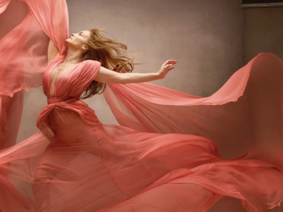 Jennifer Lopez - Pictorial spectaculos la 53 de ani în revista Vogue
