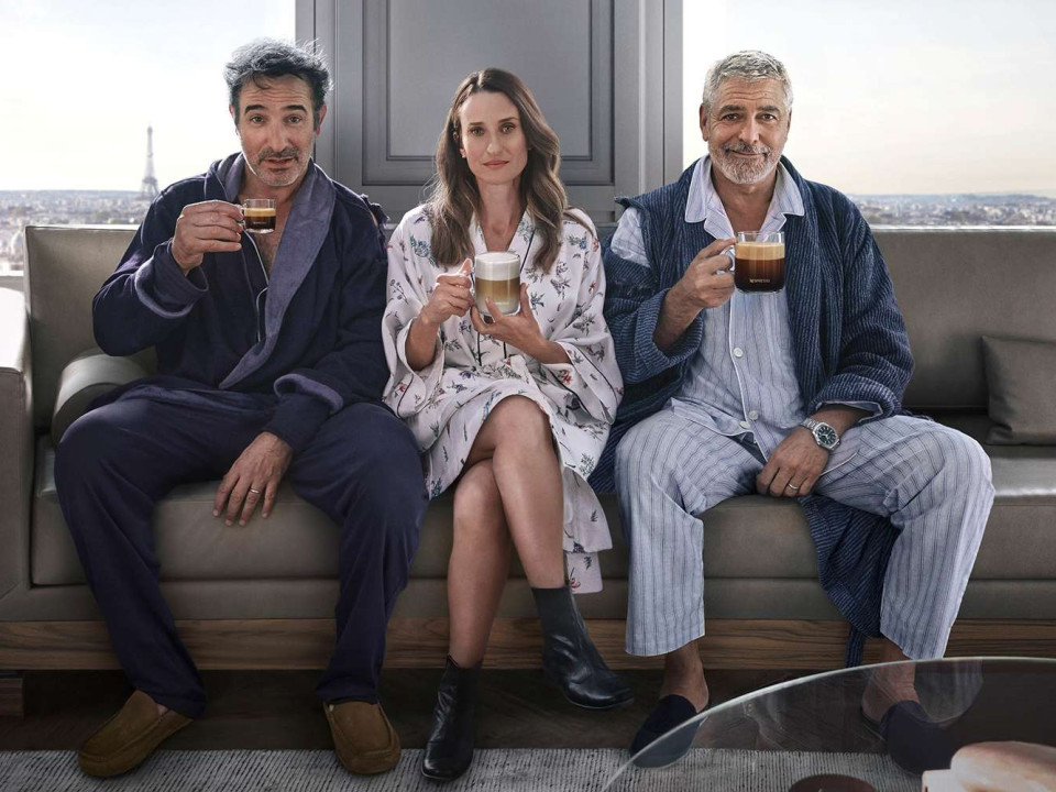 George Clooney şi Jean Dujardin, alături de Camille Cottin fac orice pentru o cafea bună