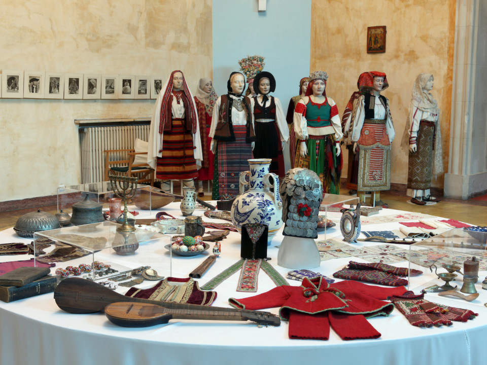 Tezaur folcloric din colecția Muzeului Țăranului Român va fi expus temporar la Art Safari