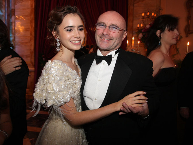 Phil Collins, la 72 de ani. Cât de frumos a fost sărbătorit de Lily, fiica lui!