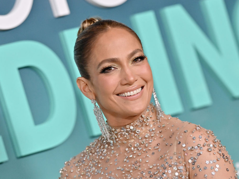 Jennifer Lopez îşi vinde casa de vis din Bel Air