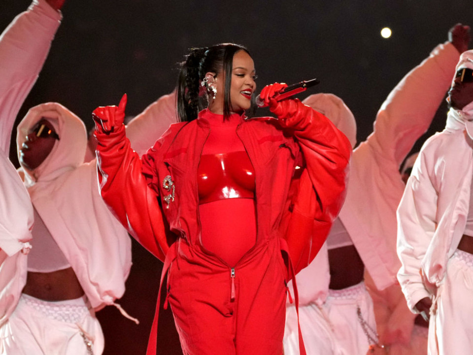 Super Bowl - Rihanna, însărcinată cu al doilea copil, a făcut un show electrizant