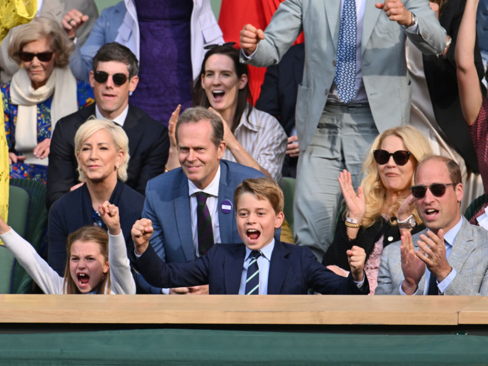 Regi, prinţese şi actori celebri în tribune la Wimbledon la finala dintre Novak Djokovic şi Carlos Alcaraz