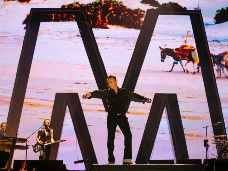 Depeche Mode - Un concert de de neuitat, în ploaie, la Bucureşti
