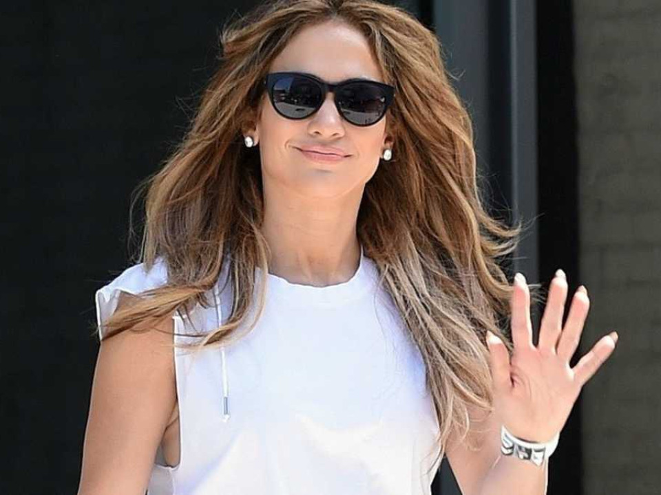 Jennifer Lopez - Vacanţă la Capri unde a făcut show