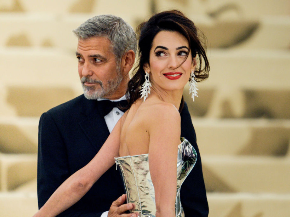Amal şi George Clooney şi-au vândut vila de lângă Lacul Como