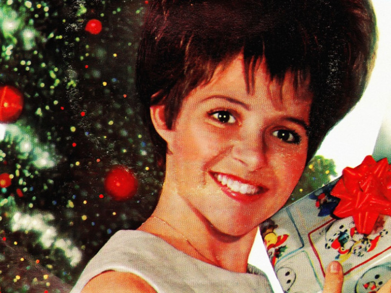 Povestea hit-ului “Rockin’ Around the Christmas Tree”. În 1958, Brenda Lee înregistra un clasic de Crăciun