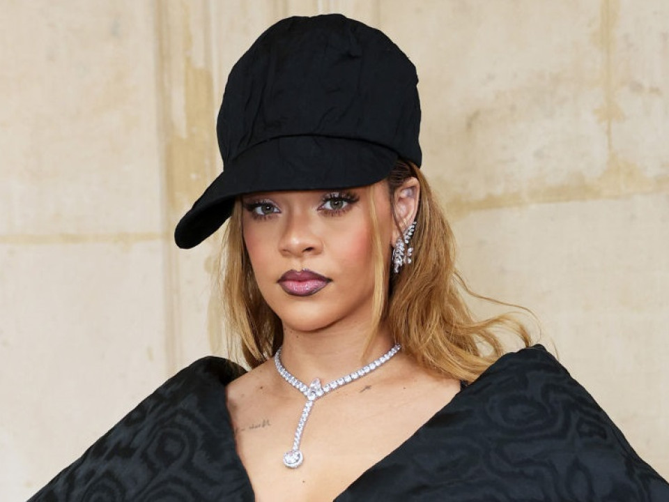 Rihanna, surpriza de la prezentarea de modă a Casei Dior