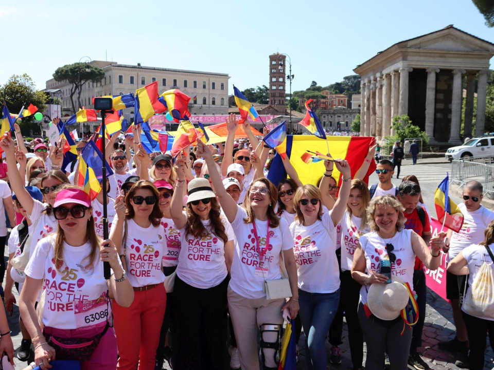Peste 200 de români în Squadra della Romania la cea mai mare cursă caritabilă din lume - Race for the Cure Roma